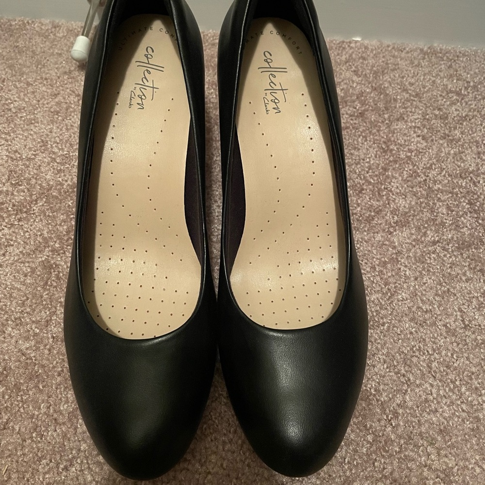 Clarks Ambyr Joy Black Leather Pumps